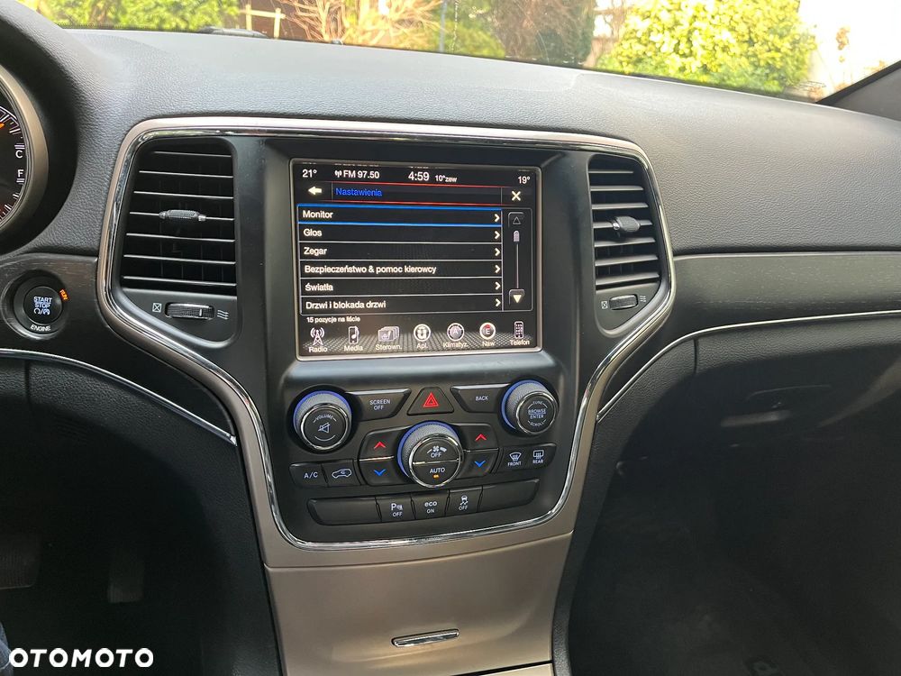 Jeep Grand Cherokee - 31