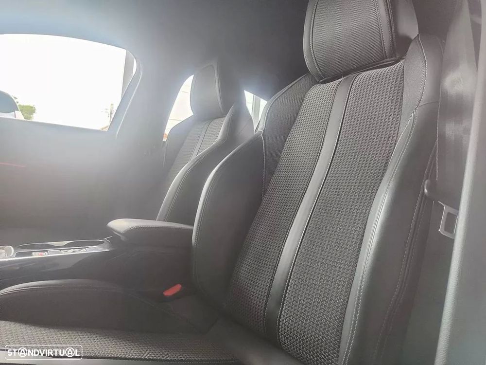 Peugeot 208 1.2 PureTech GT Line - 24