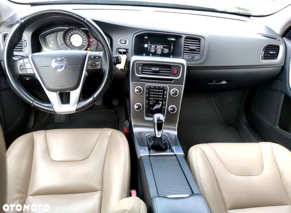 Volvo V60 D4 Momentum - 14