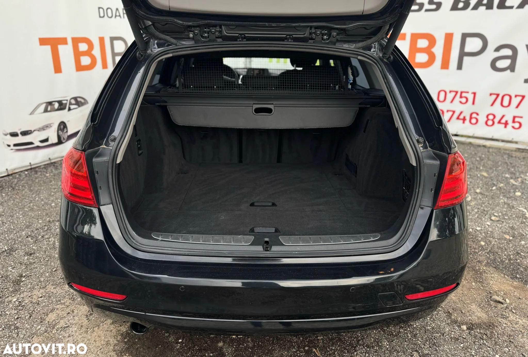 BMW Seria 3 318d Touring Aut. - 24