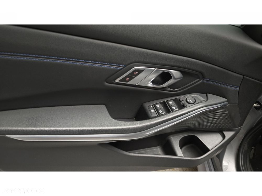 BMW Seria 3 320d xDrive mHEV M Sport - 29