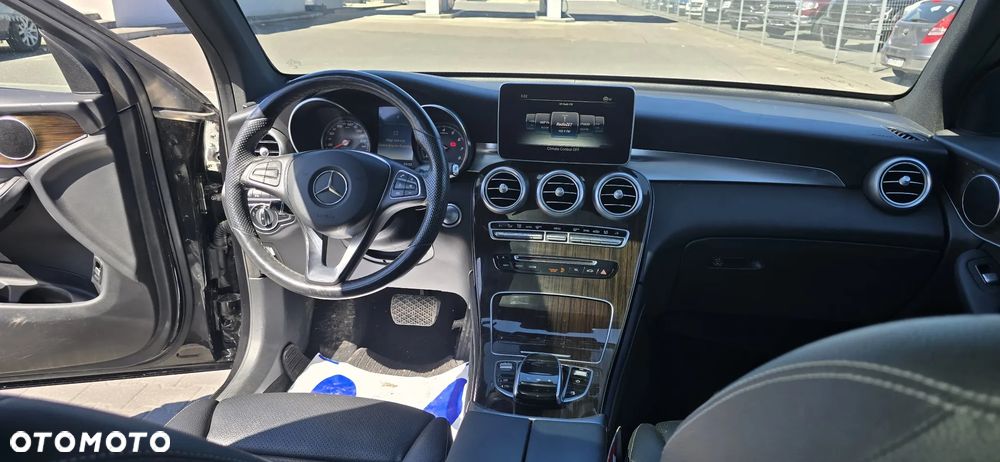 Mercedes-Benz GLC 300 4Matic 9G-TRONIC AMG Line - 9
