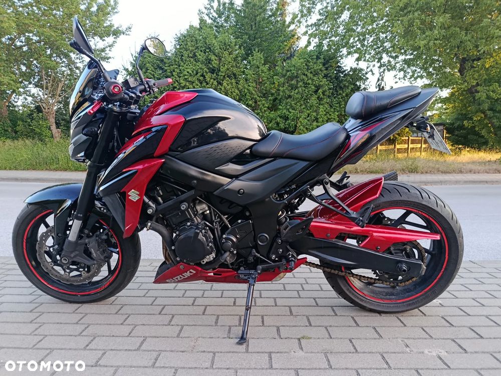 Suzuki GSX - 13