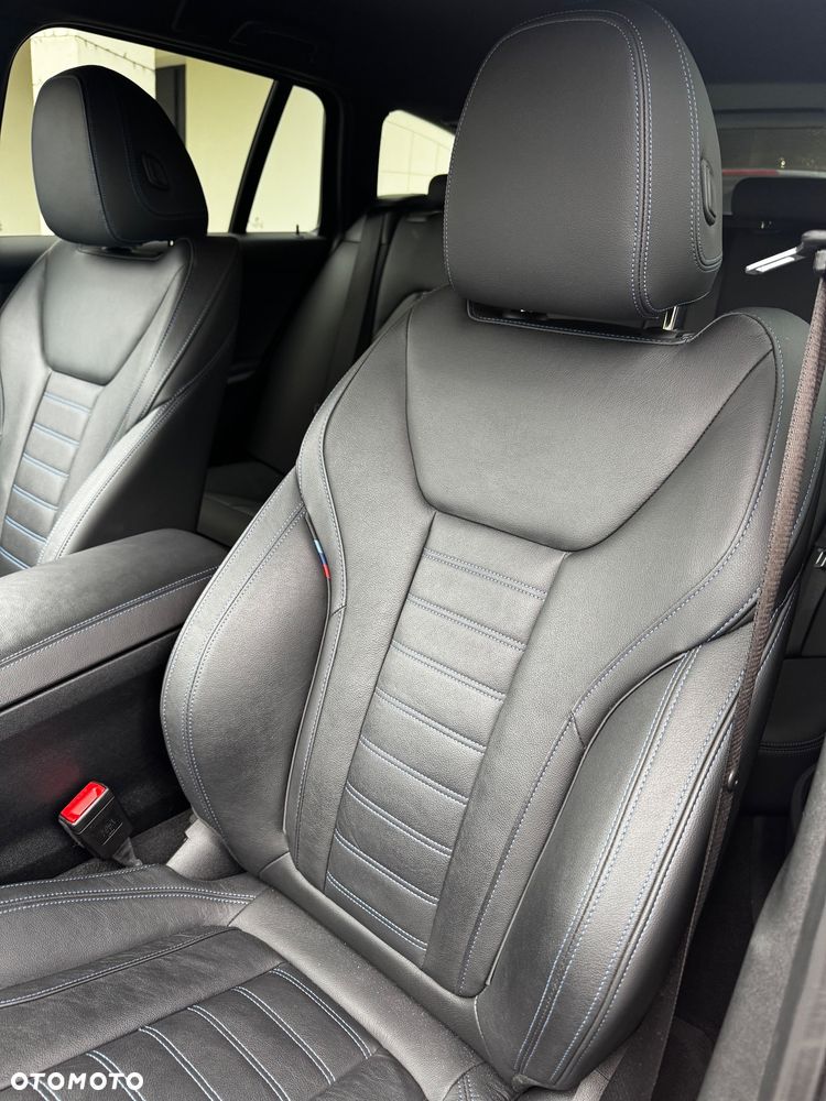 BMW Seria 3 330e xDrive M Sport - 22