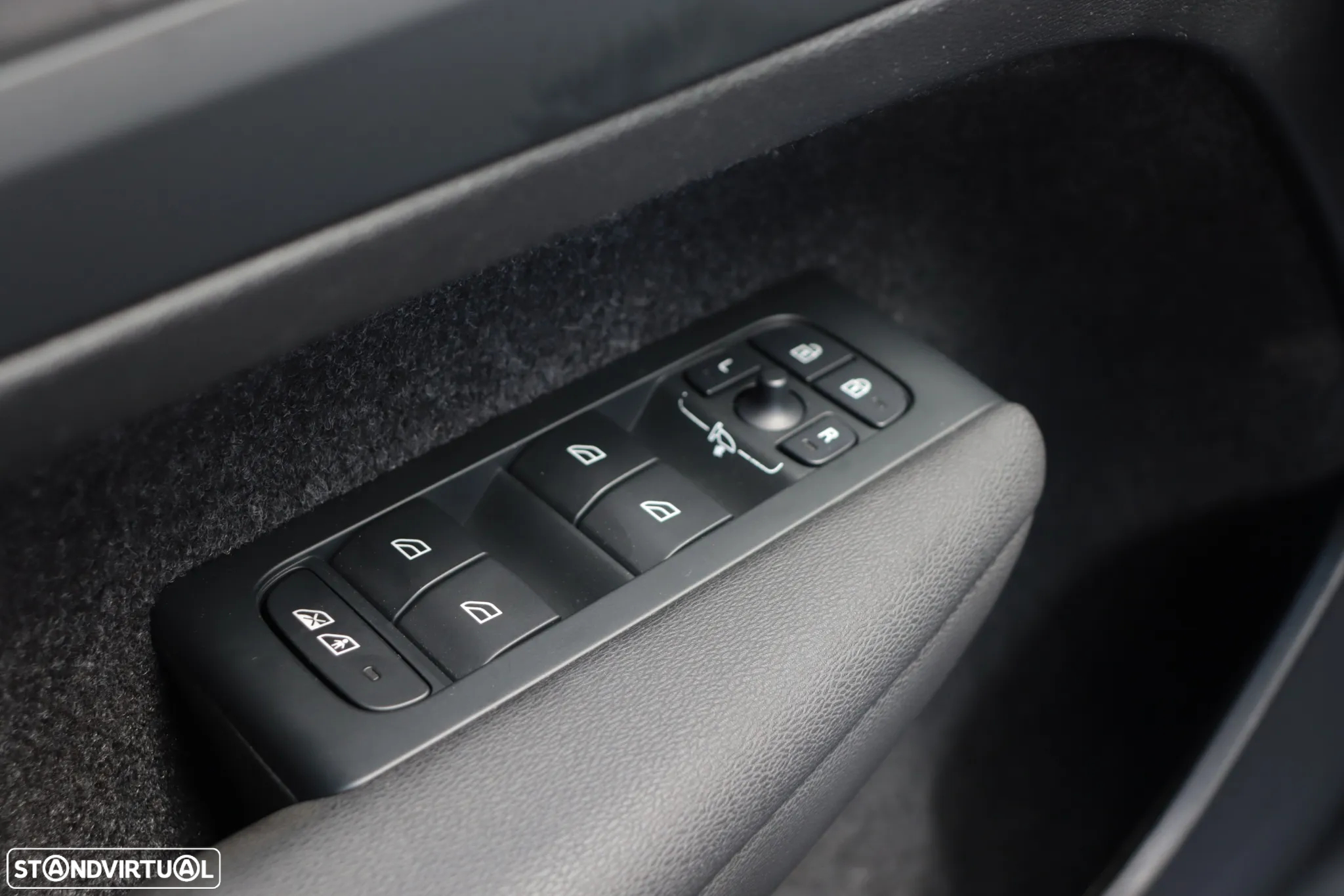 Volvo XC 40 Recharge Core - 25