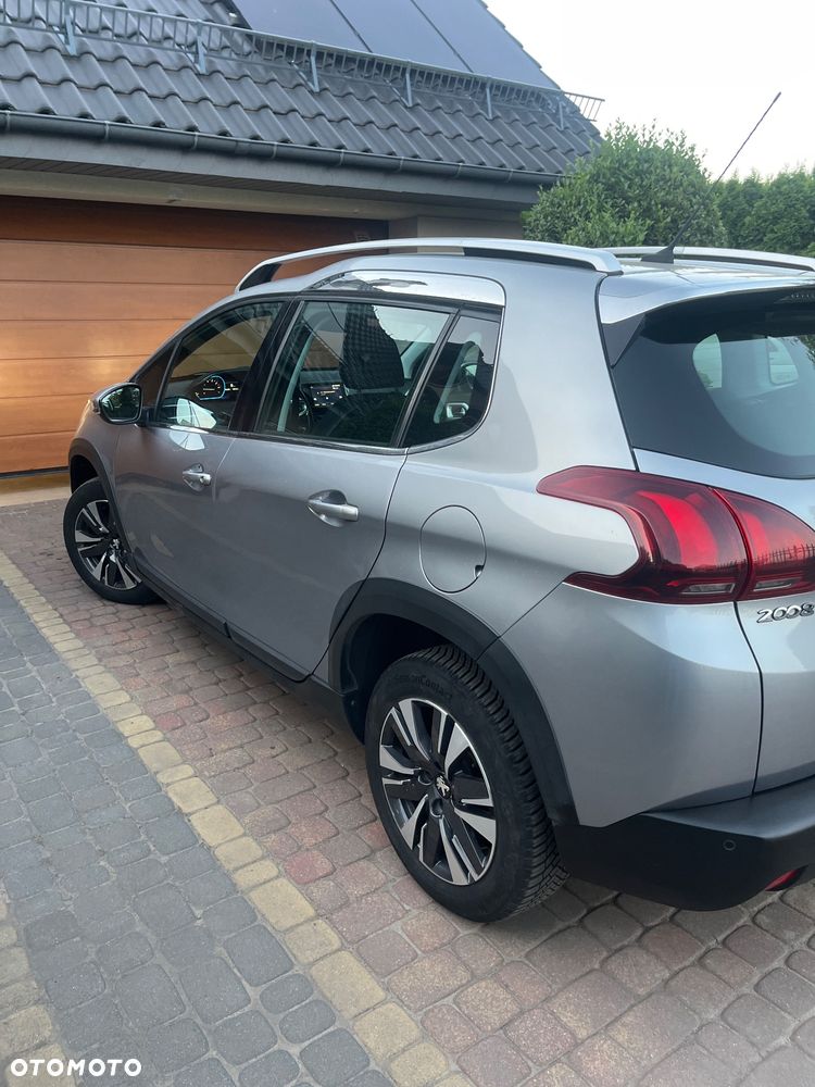 Peugeot 2008 1.2 Pure Tech Signature - 5