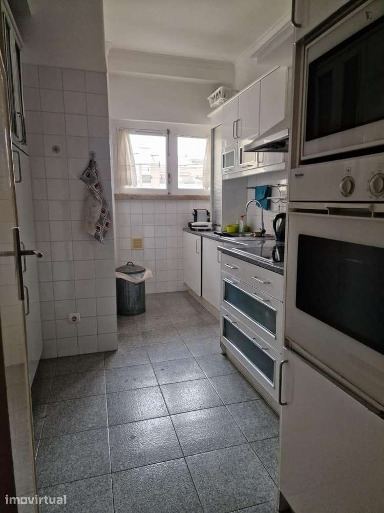 Quarto - localizado em Benfica Lisbon - Grande imagem: 4/11