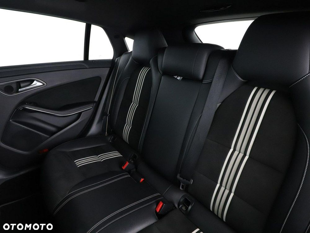 Mercedes-Benz CLA 220 4Matic 7G-DCT AMG Line - 18