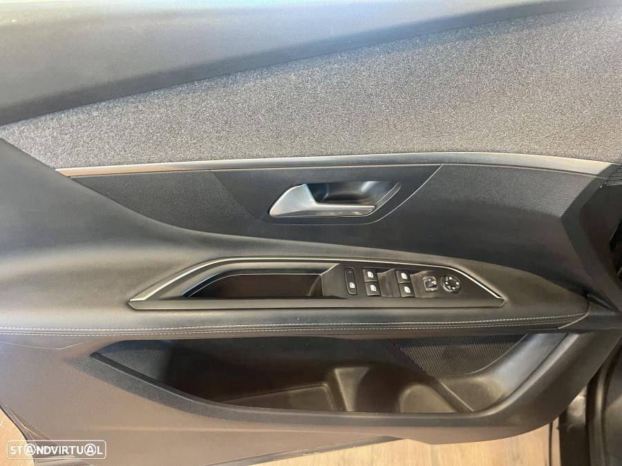 Peugeot 3008 1.2 PureTech Allure Pack EAT8 - 30