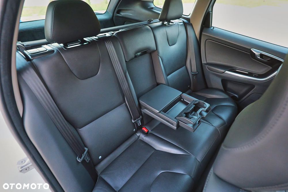 Volvo XC 60 D4 Momentum - 37