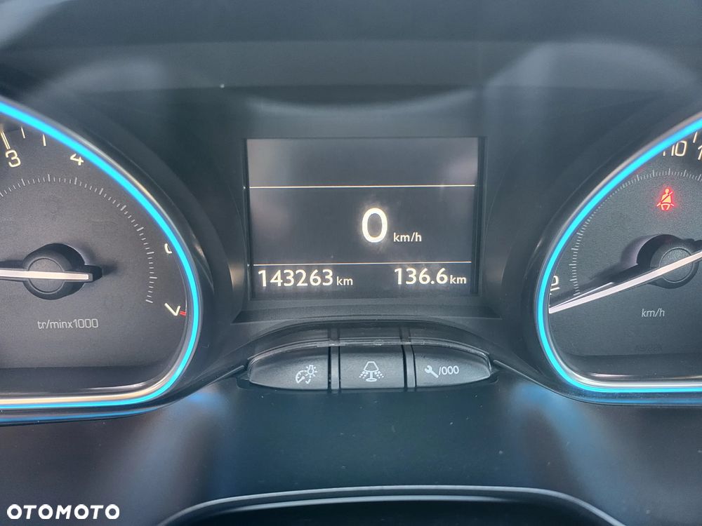 Peugeot 2008 1.2 Pure Tech Allure S&S - 31