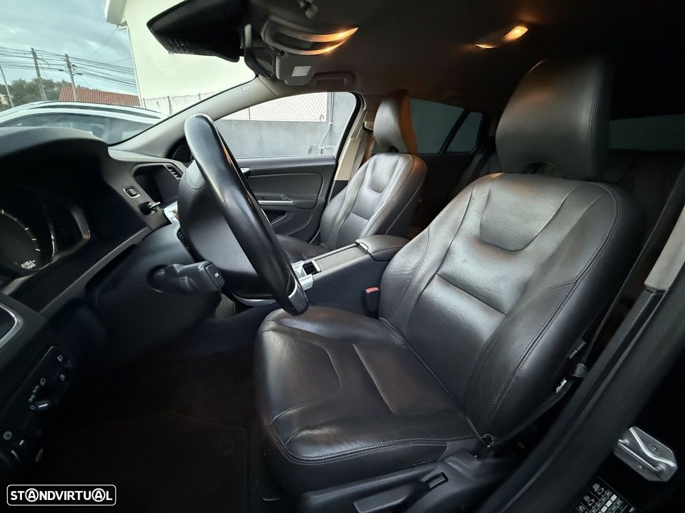 Volvo V60 D6 Plug-In-Hybrid AWD Geartronic Momentum - 8