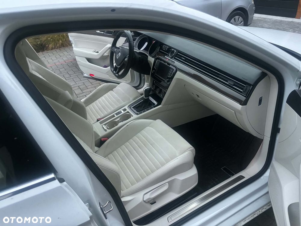 Volkswagen Passat 2.0 TDI Bi-Turbo BMT 4Mot Highline DSG - 12