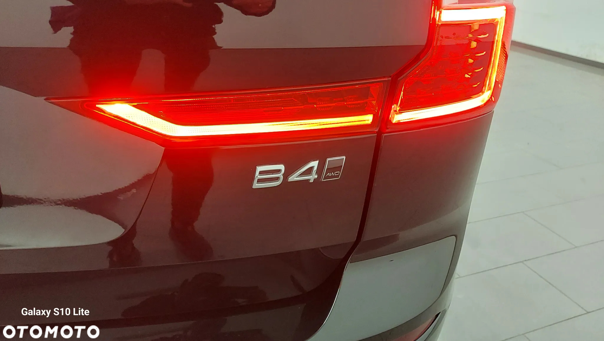 Volvo XC 60 B4 D AWD Plus Dark - 9