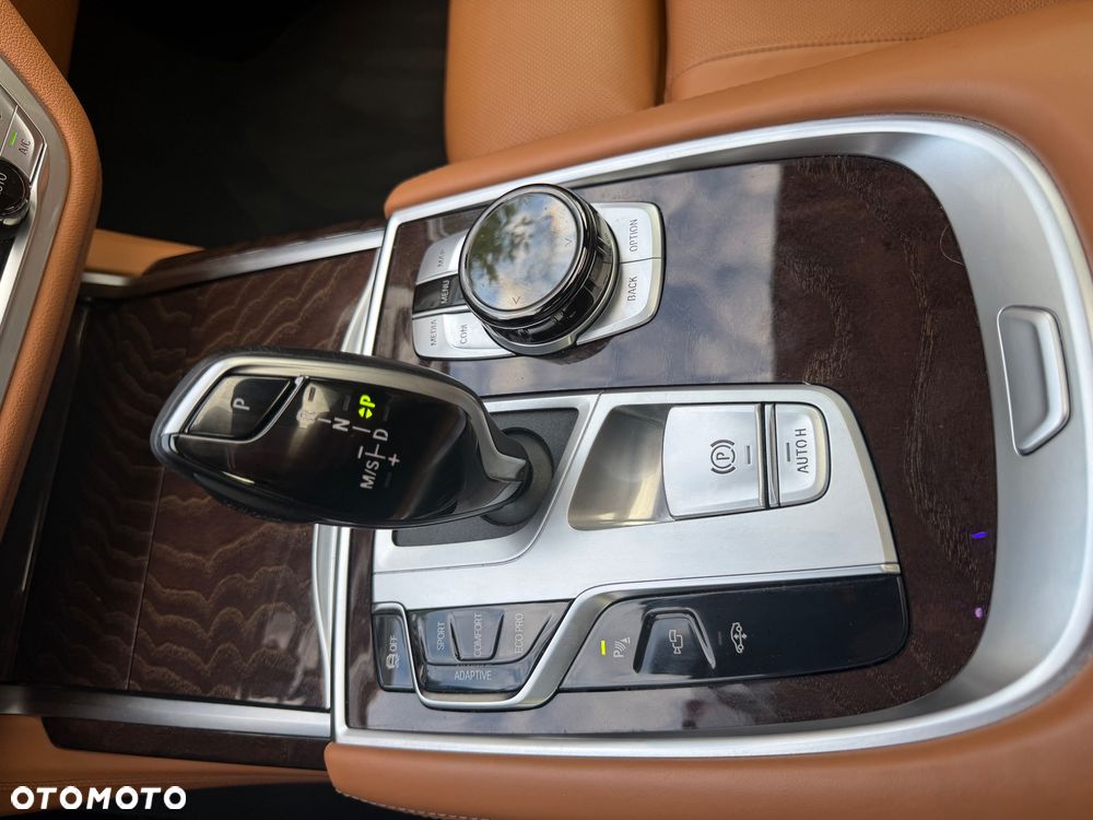 BMW Seria 7 740Li - 21