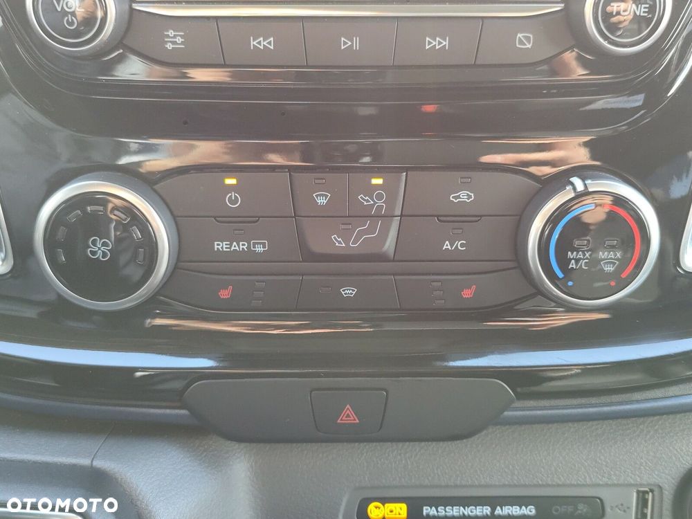 Ford Tourneo Custom - 28