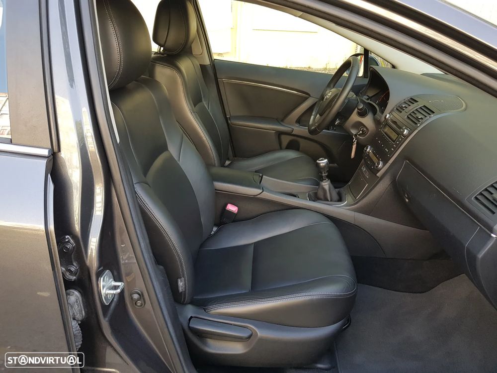 Toyota Avensis SW 2.0 D-4D Exclusive - 36