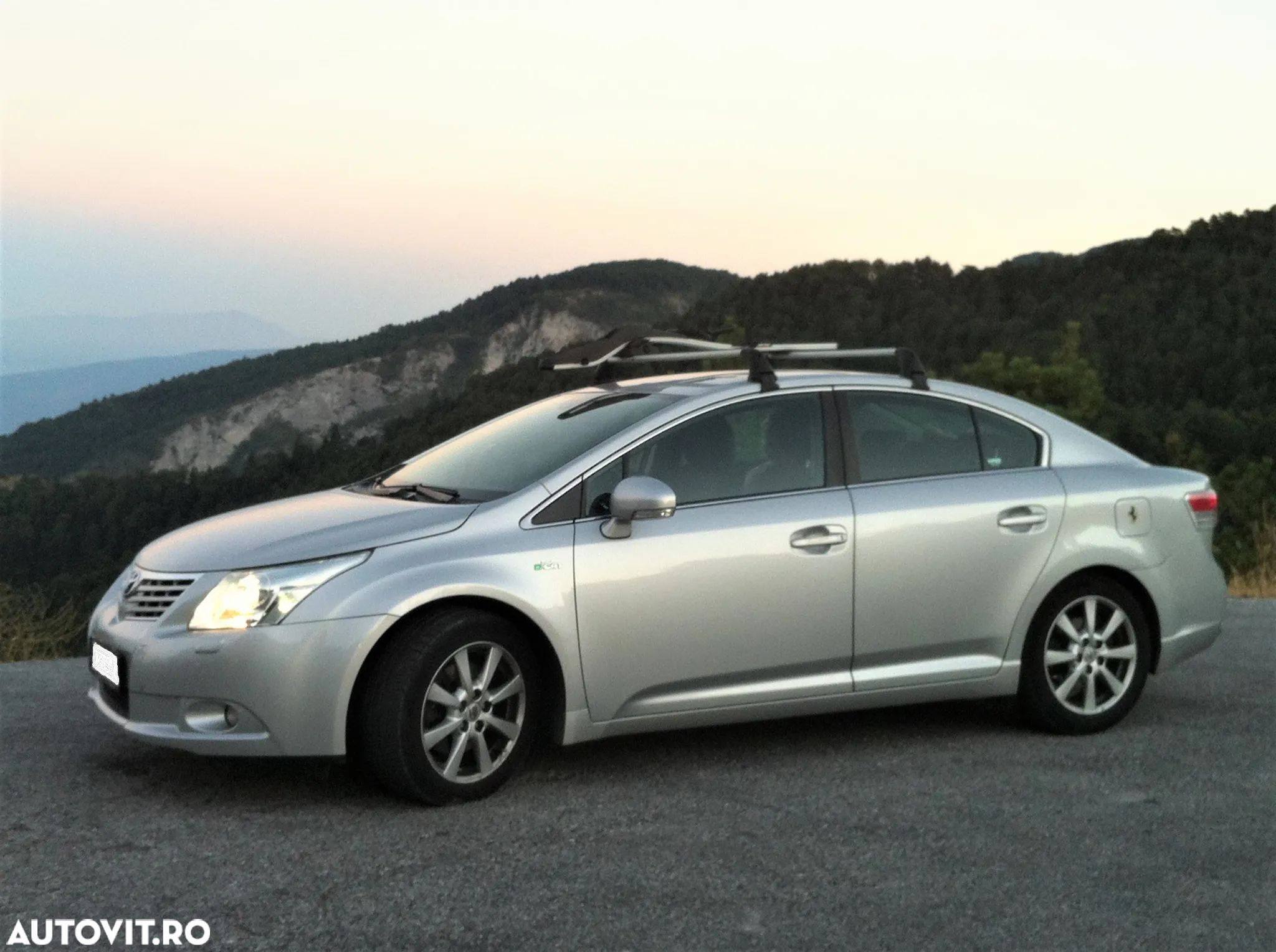 Toyota Avensis 2.2 D-CAT Luxury - 1