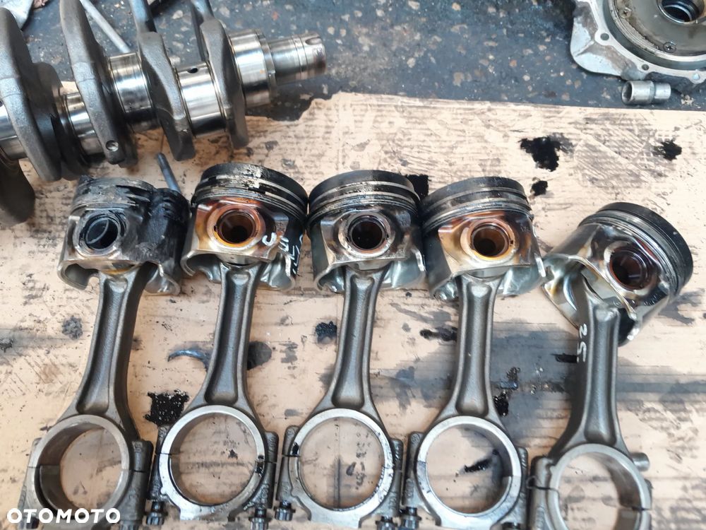 Tłok z korbowodem VW Crafter 2.5 TDI - 1