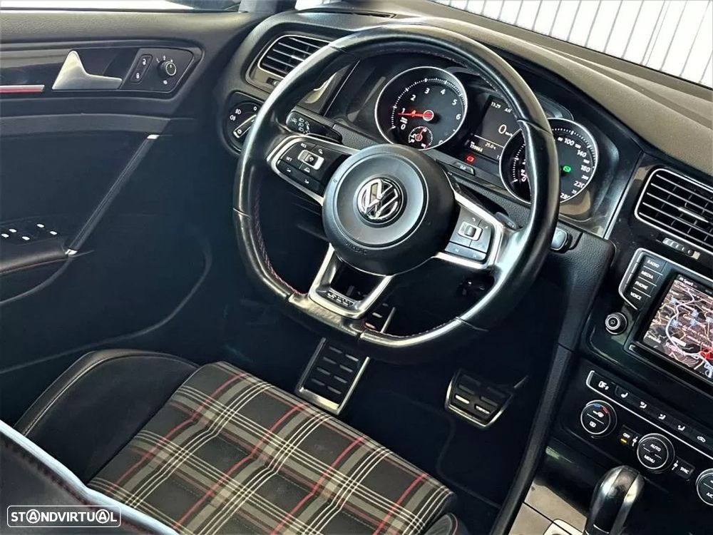 VW Golf 2.0 TSi GTi DSG - 40