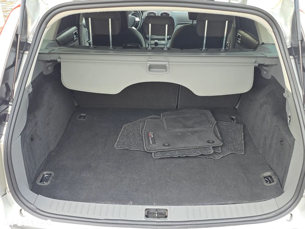Ford Focus 1.8 Titanium - 18