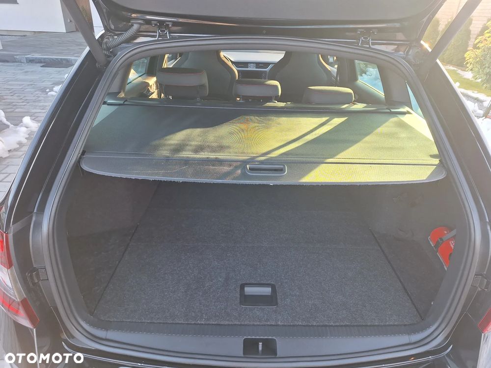 Skoda Octavia 2.0 TDI DSG RS - 20