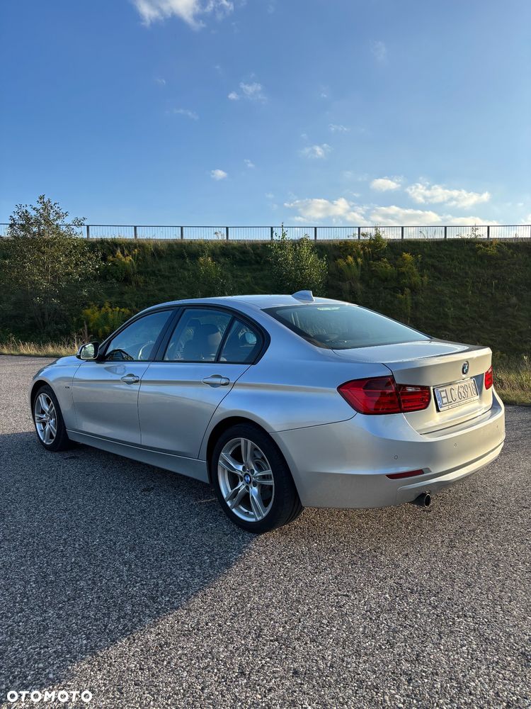 BMW Seria 3 318d Sport Line - 3