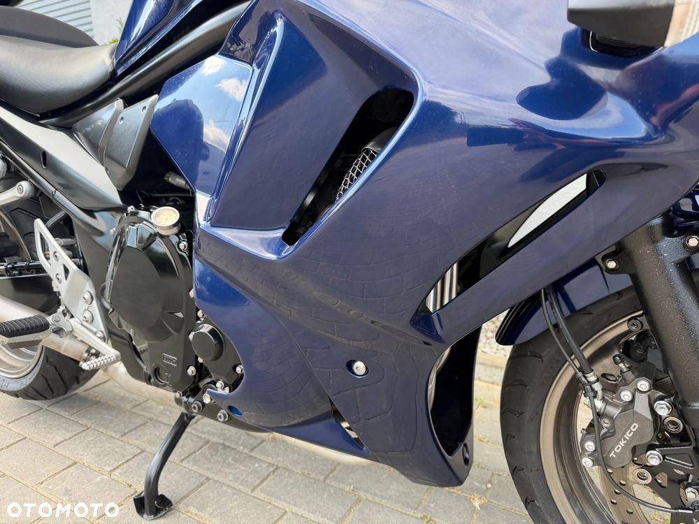 Suzuki GSX - 23