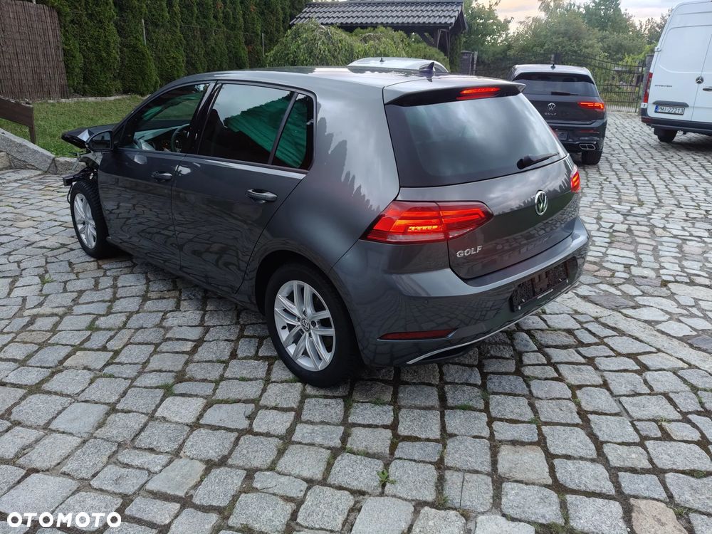 Volkswagen Golf - 6