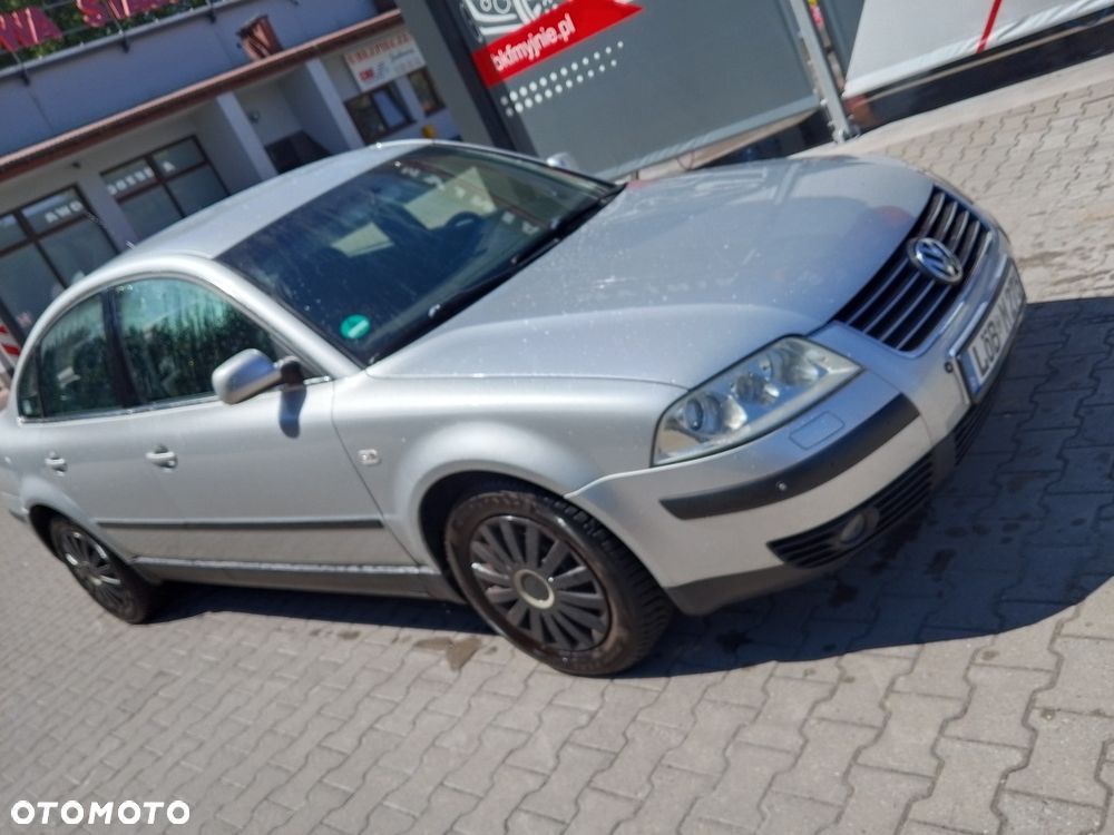 Volkswagen Passat - 1
