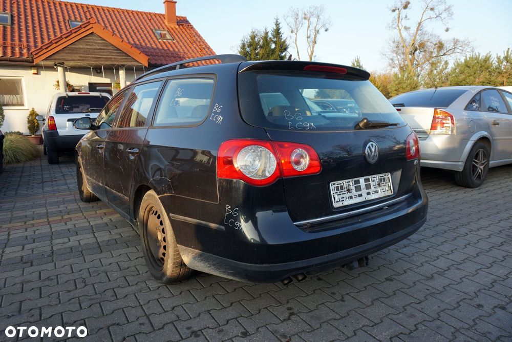 VOLKSWAGEN PASSAT B6 KOMBI 2006 LC9X 1.9 TDI BLS 105KM HVN CZARNY na części - 3
