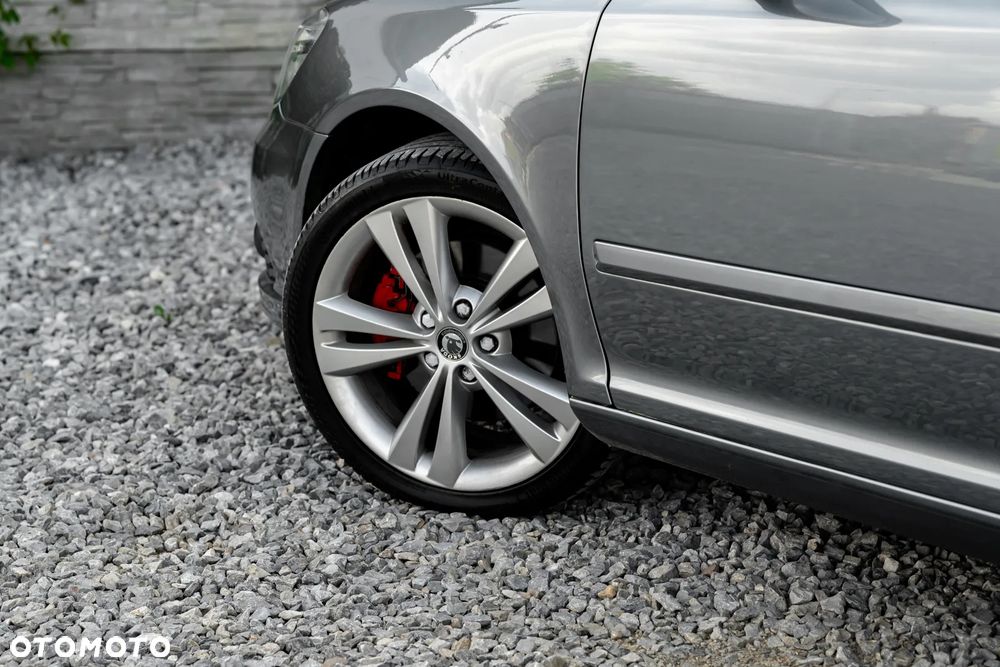 Skoda Octavia 2.0 TSI DSG RS - 12