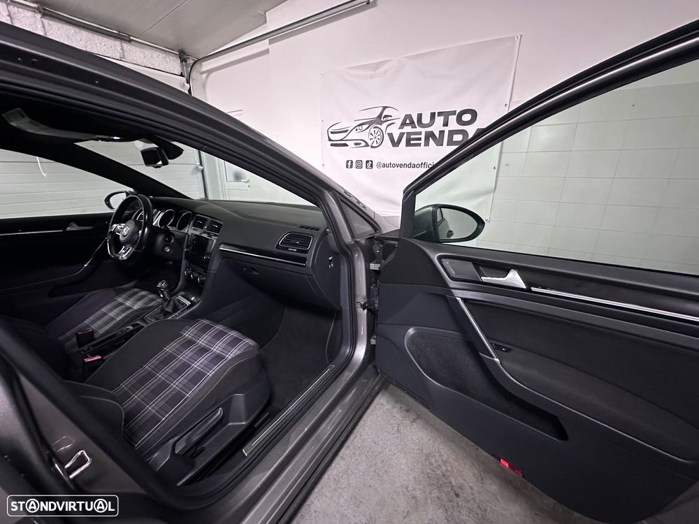 VW Golf GTD (BlueMotion ) - 13