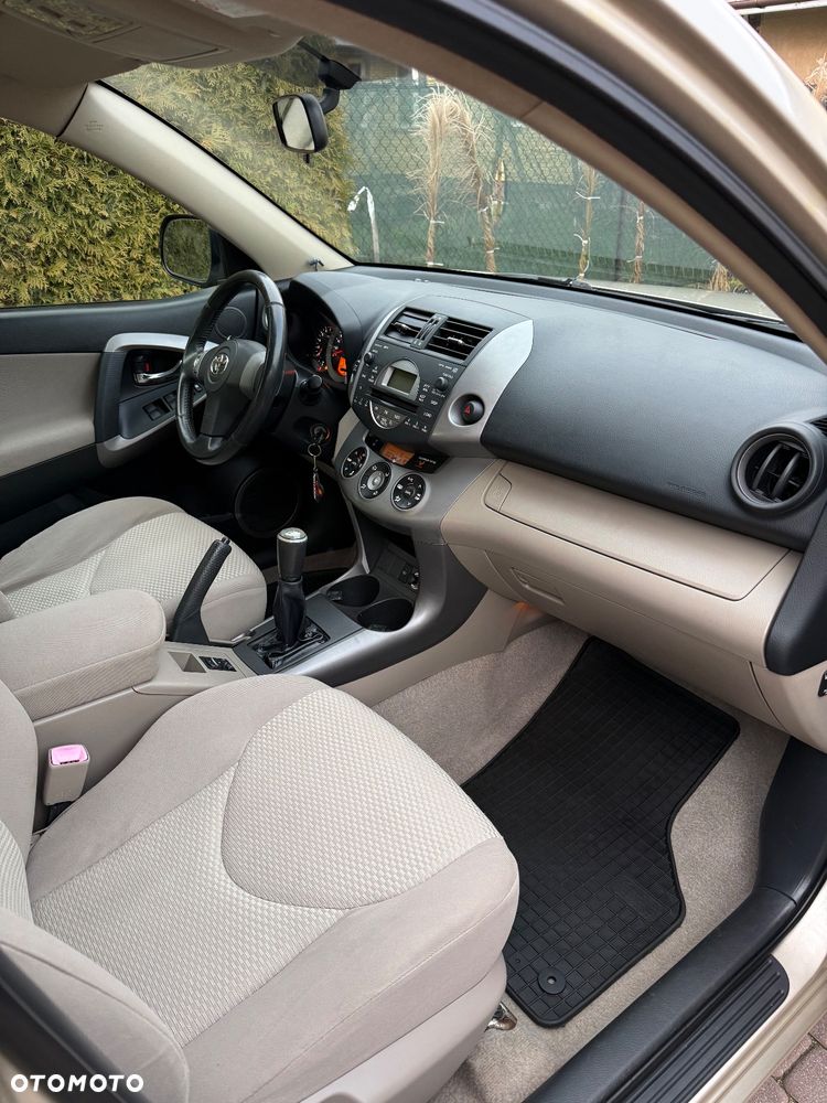 Toyota RAV4 2.0 VVT-i Premium - 10