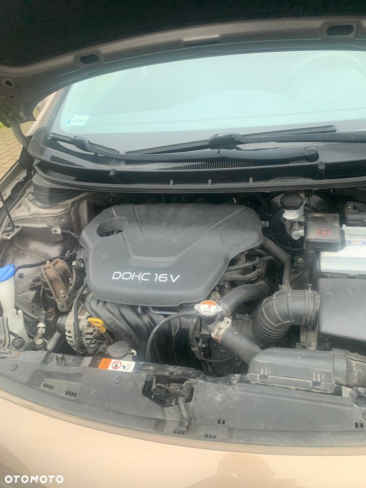 Hyundai i30 1.6 Classic + - 12