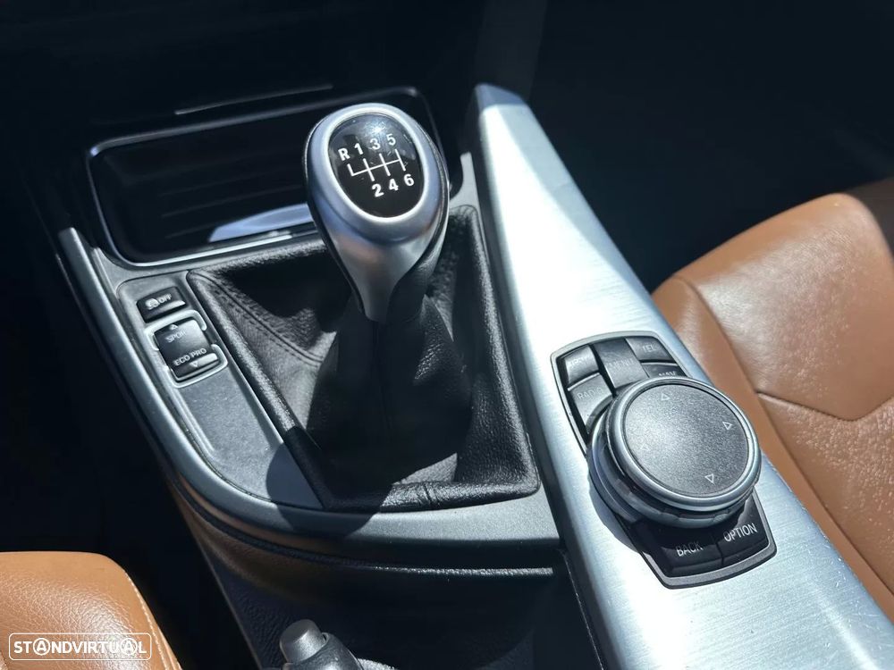 BMW 320 d Luxury Line - 34