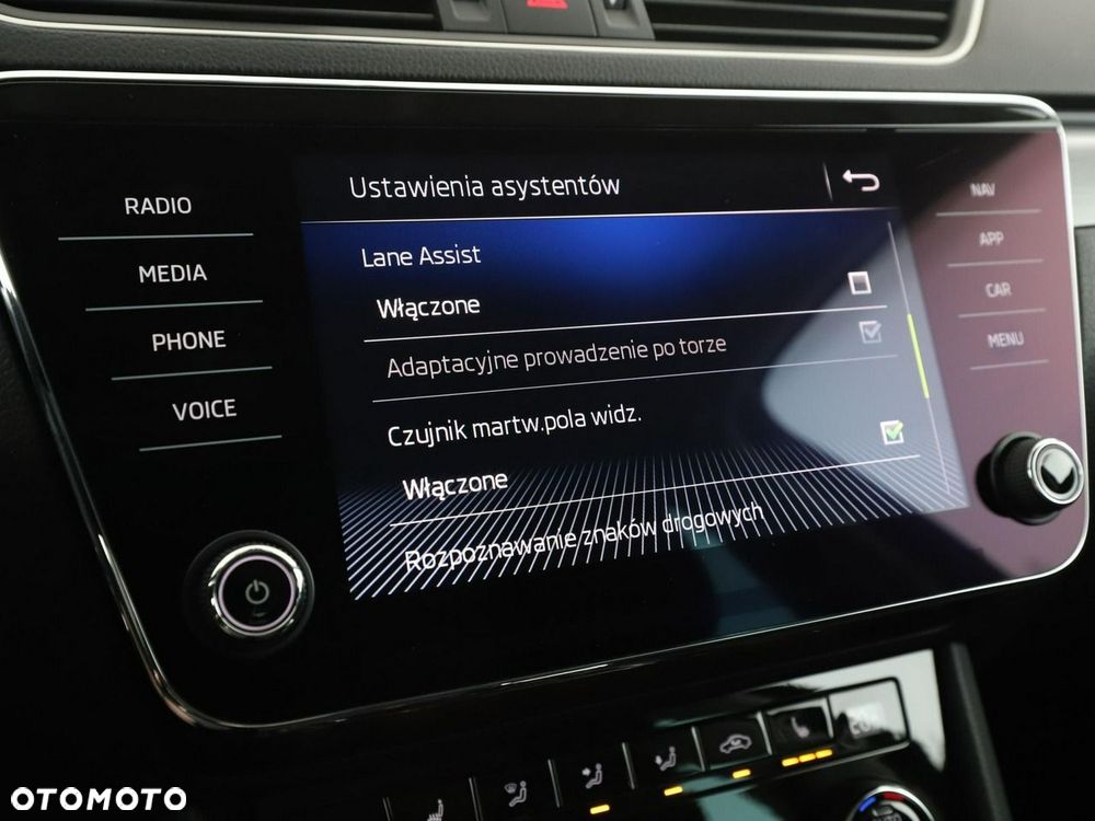 Skoda Superb 2.0 TDI SCR Style DSG - 28