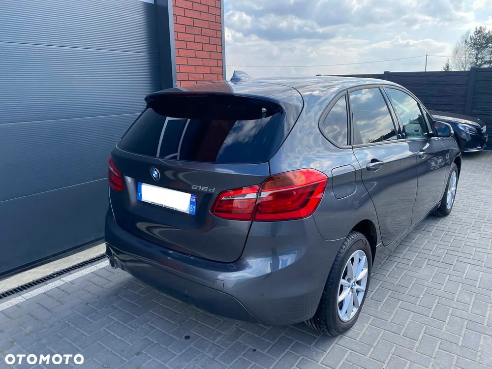 BMW Seria 2 216d - 32