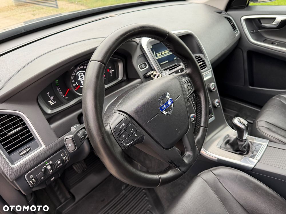 Volvo XC 60 D3 SCR Momentum - 22