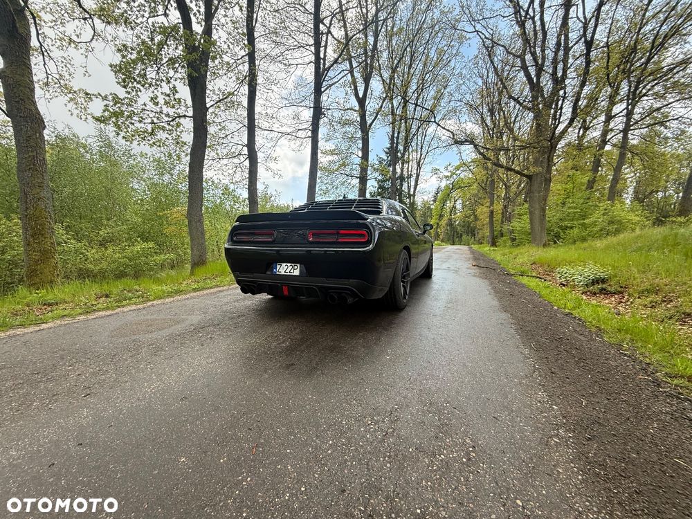 Dodge Challenger - 15