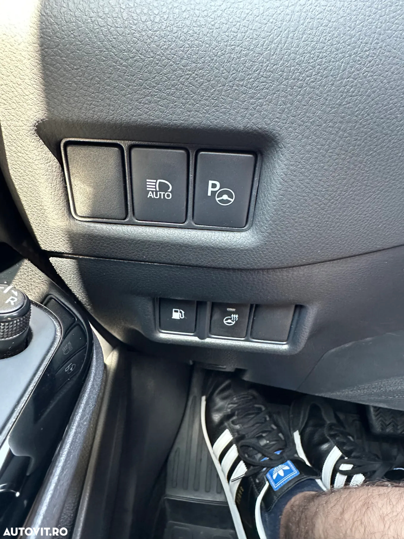 Toyota C-HR 2.0 HSD 184 CP 4x2 CVT Classy Bi-Tone - 15