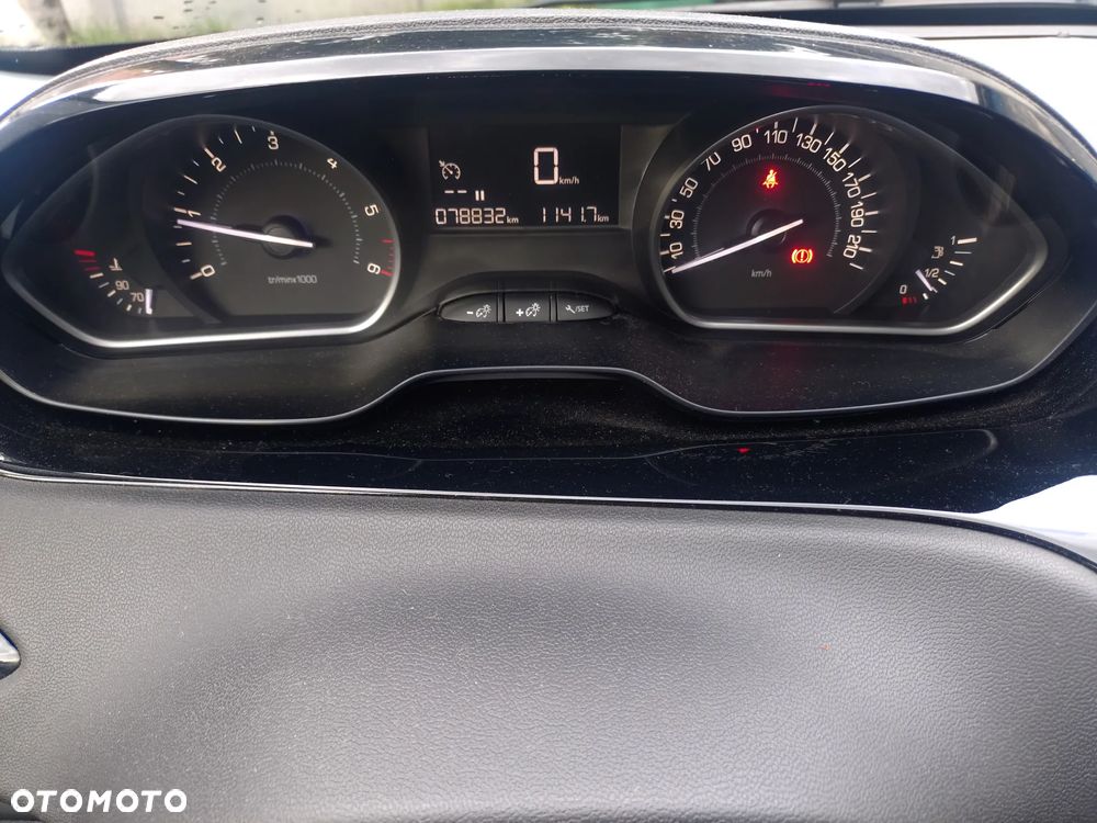 Peugeot 208 - 6