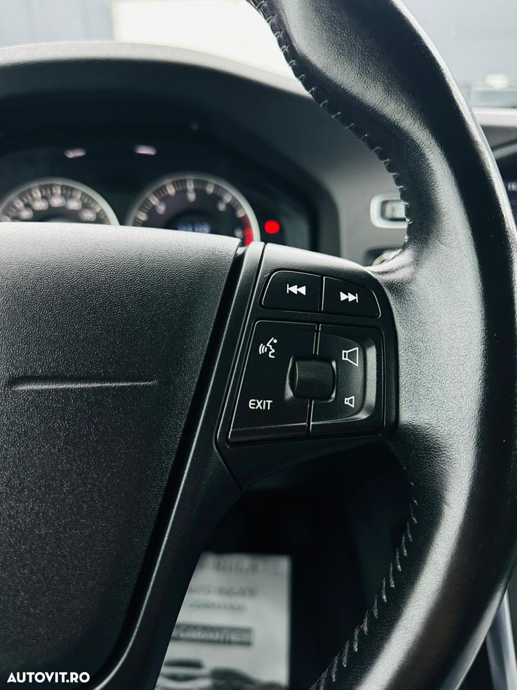 Volvo V60 D2 Momentum - 28