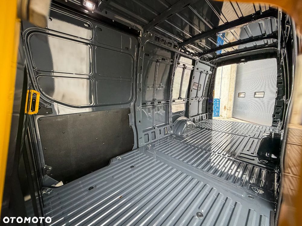 Iveco Daily 35S18HA8 V 3.0 Diesel 180 KM AT8 ZF L4H2 - 28