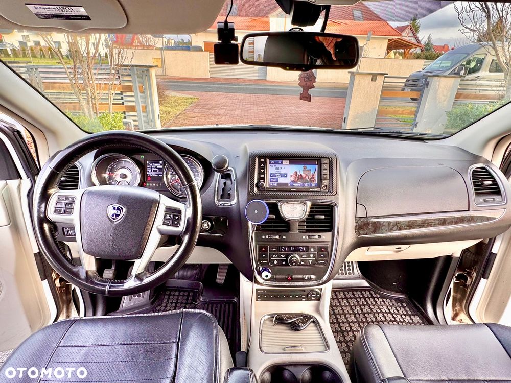 Lancia Voyager 2.8CRD Gold - 16