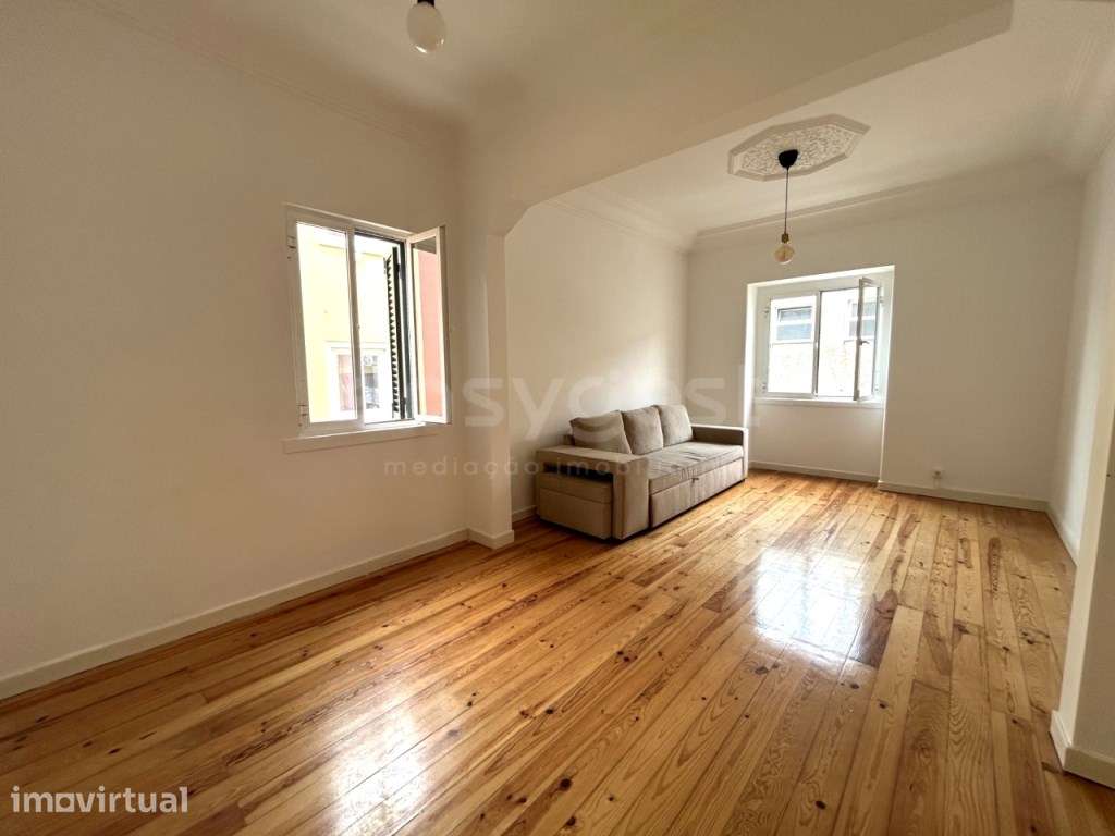 Apartamento T2 junto Portas de Benfica com 75m2, Bem localizado - Grande imagem: 2/22