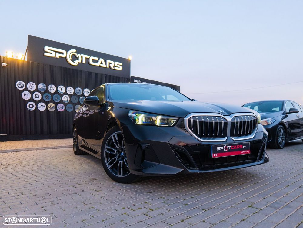 BMW 520 d Pack Desportivo M - 1