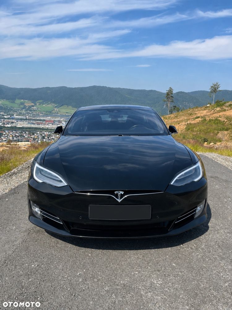 Tesla Model S - 33