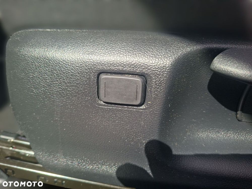 Toyota Corolla 1.8 Hybrid Comfort - 23