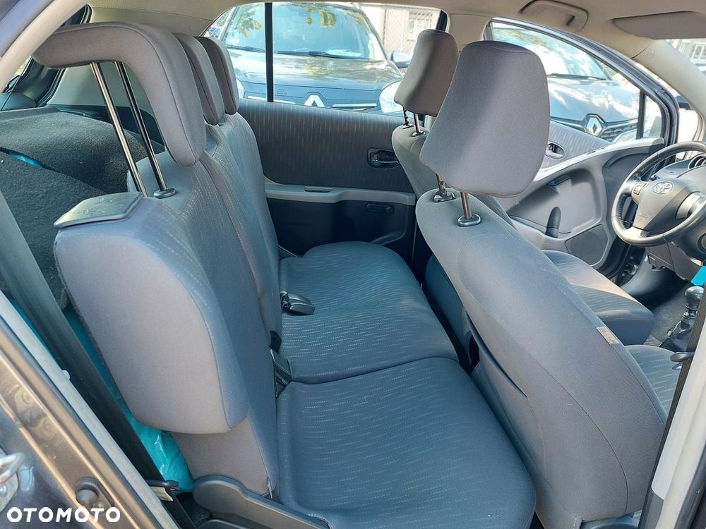 Toyota Yaris - 12